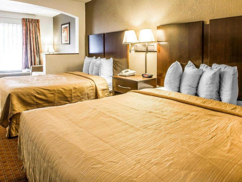 Quality Inn & Suites Near Panama City Beach Bagian luar foto