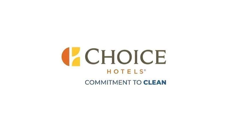 Quality Inn & Suites Near Panama City Beach Bagian luar foto