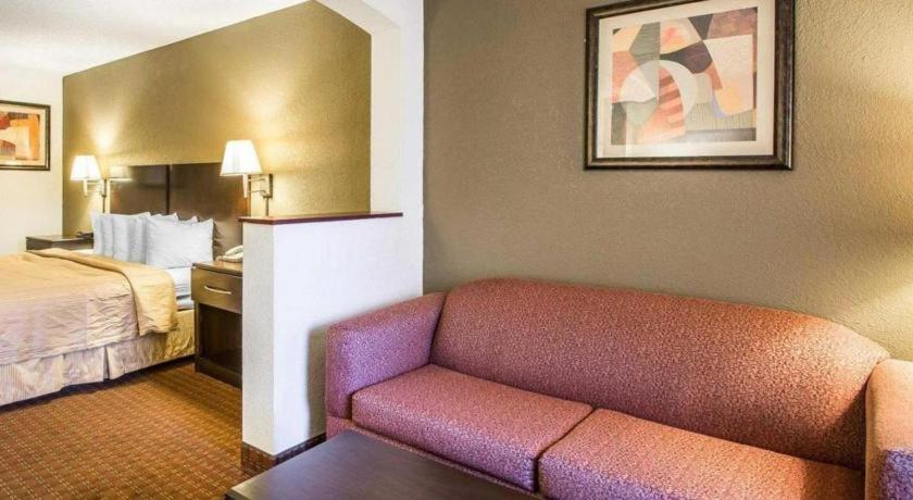 Quality Inn & Suites Near Panama City Beach Bagian luar foto