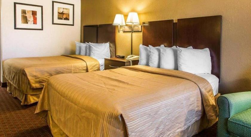 Quality Inn & Suites Near Panama City Beach Bagian luar foto