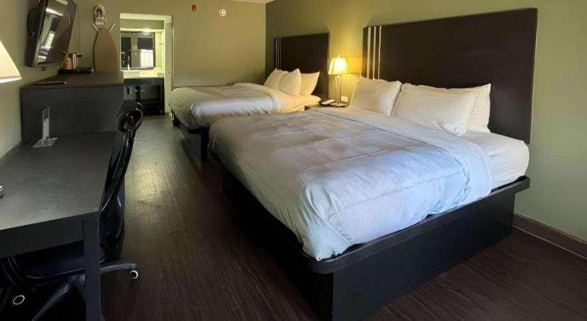 Quality Inn & Suites Near Panama City Beach Bagian luar foto